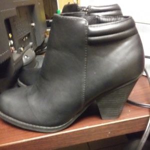 Mia women size 7 med heels leather boots
